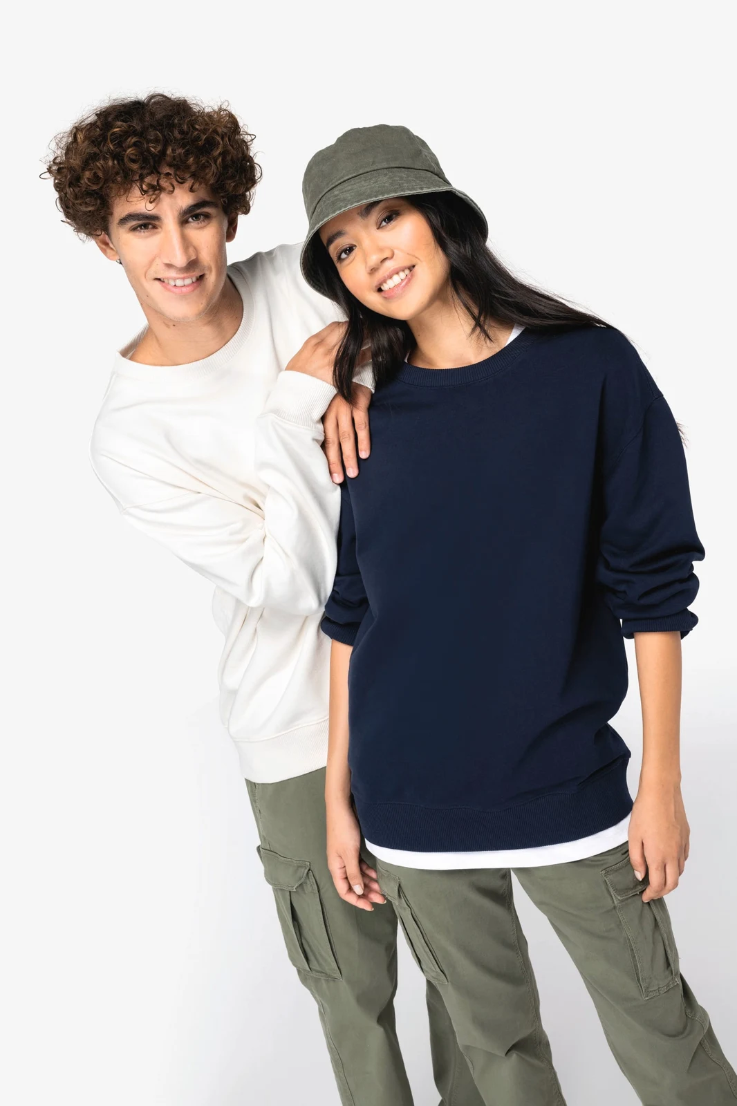 Umweltfreundliches Unisex Sweatshirt mit Rundhalsausschnitt und hängenden Schultern aus French Terry