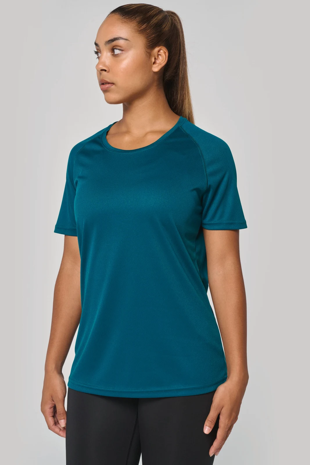 Damen-Sportshirt aus Recyclingmaterial mit Rundhalsausschnitt