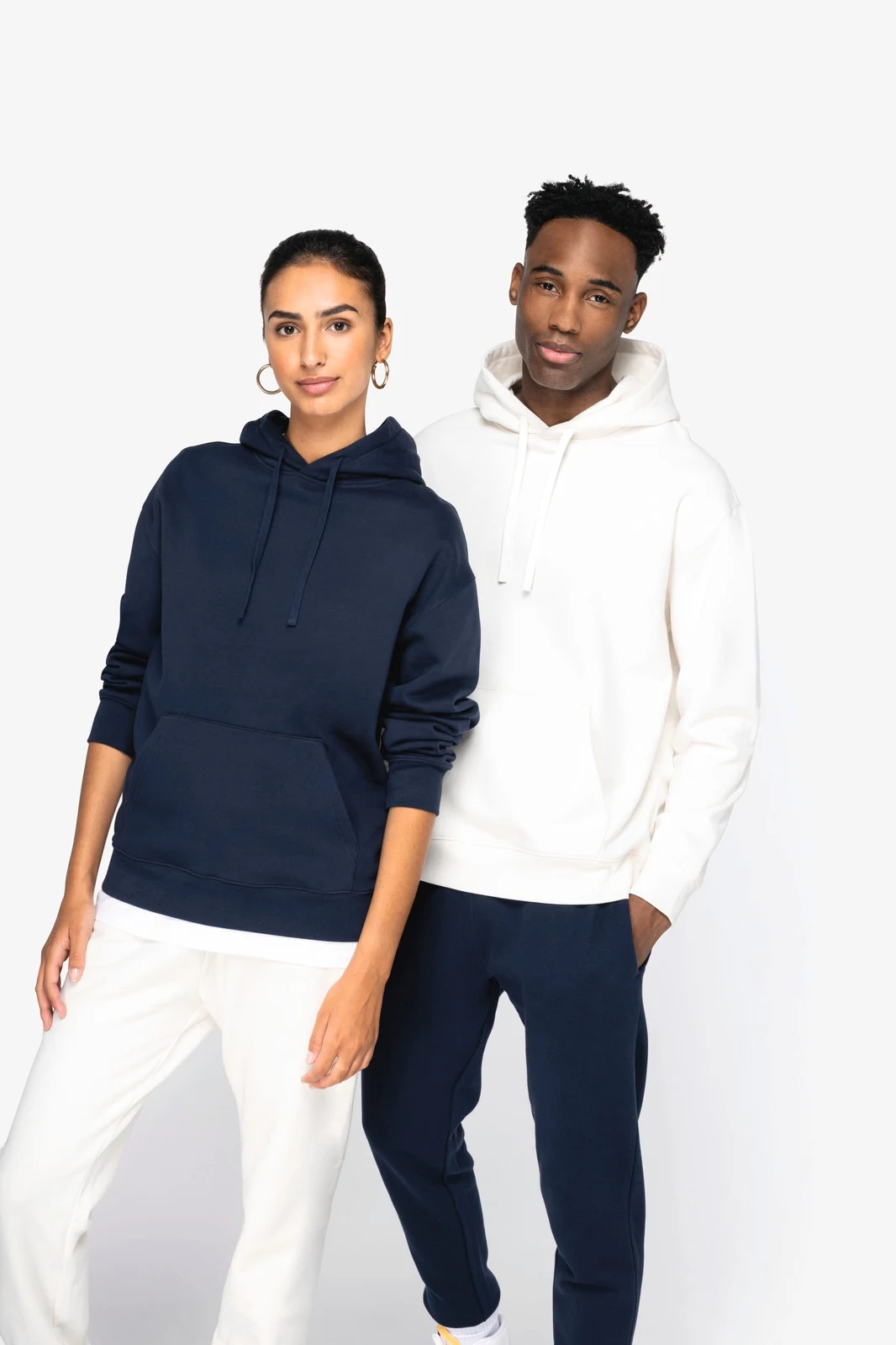 Umweltfreundliches Unisex Kapuzen-Sweatshirt mit hängenden Schultern aus gebürstetem Molton