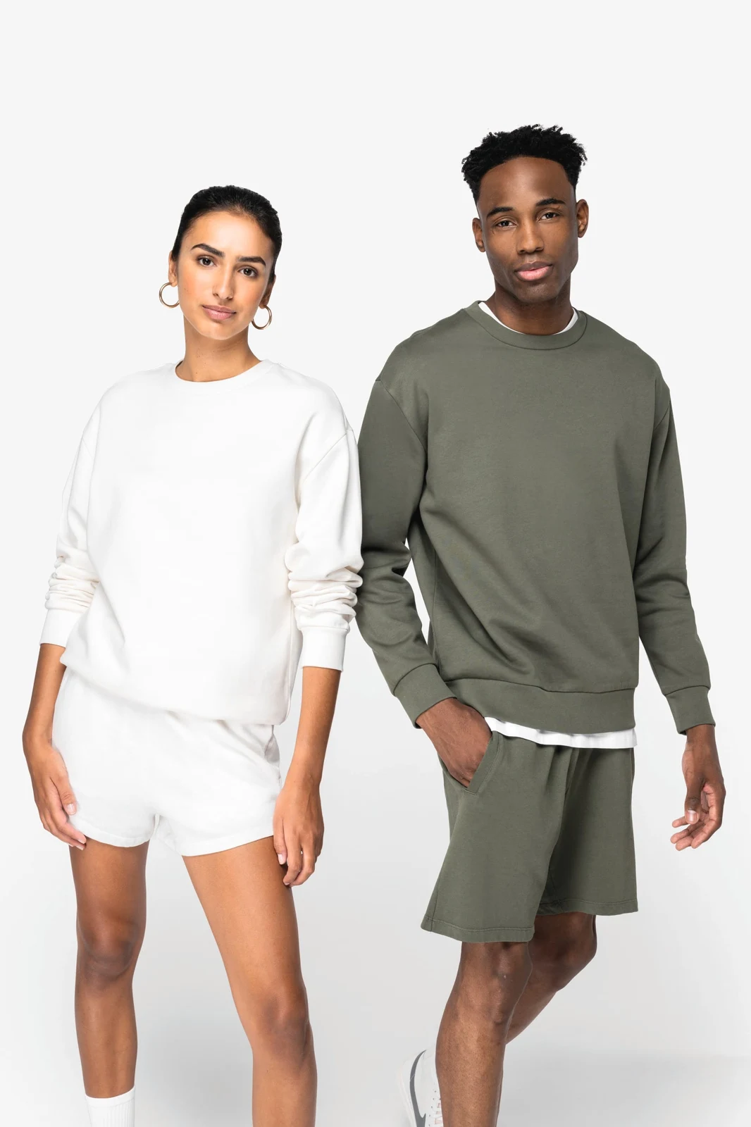 Umweltfreundliches Unisex Sweatshirt mit Rundhalsausschnitt und hängenden Schultern aus gebürstetem Molton